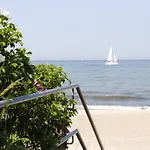 Schwalbennest-exklusiv-eigener Strandzugang-wellenrauschen