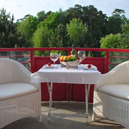 Schwalbennest-exklusiv-eigener Strandzugang-wellenrauschen