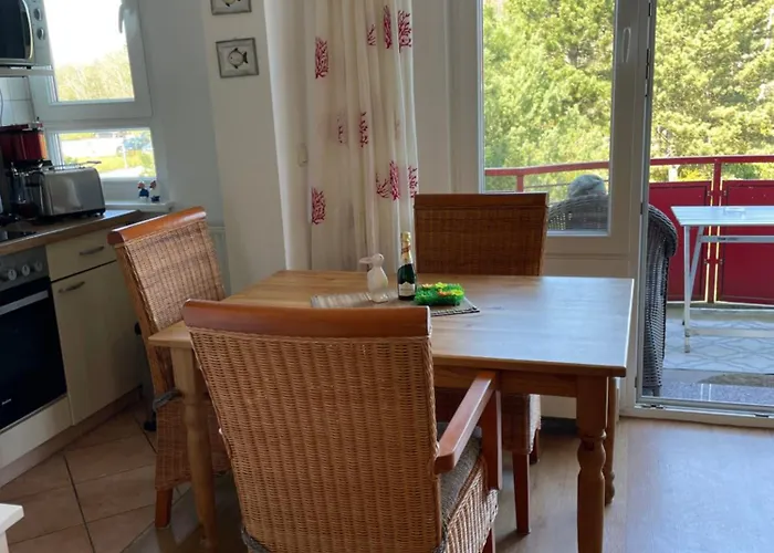 Schwalbennest-exklusiv-eigener Strandzugang-wellenrauschen דירה